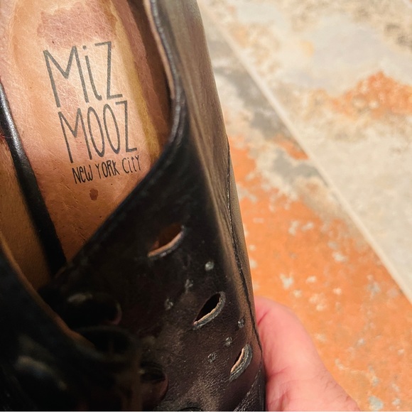 🎁Victorian Style Miz Mooz Leather Ankle Booties with Decorative Buttons! - Picture 3 of 16